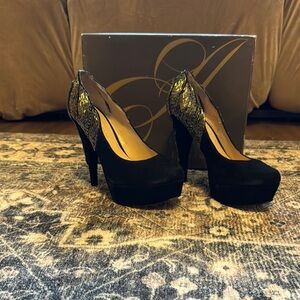 Enzo Angiolini Black Suede platform pumps with beaded back size 7.5